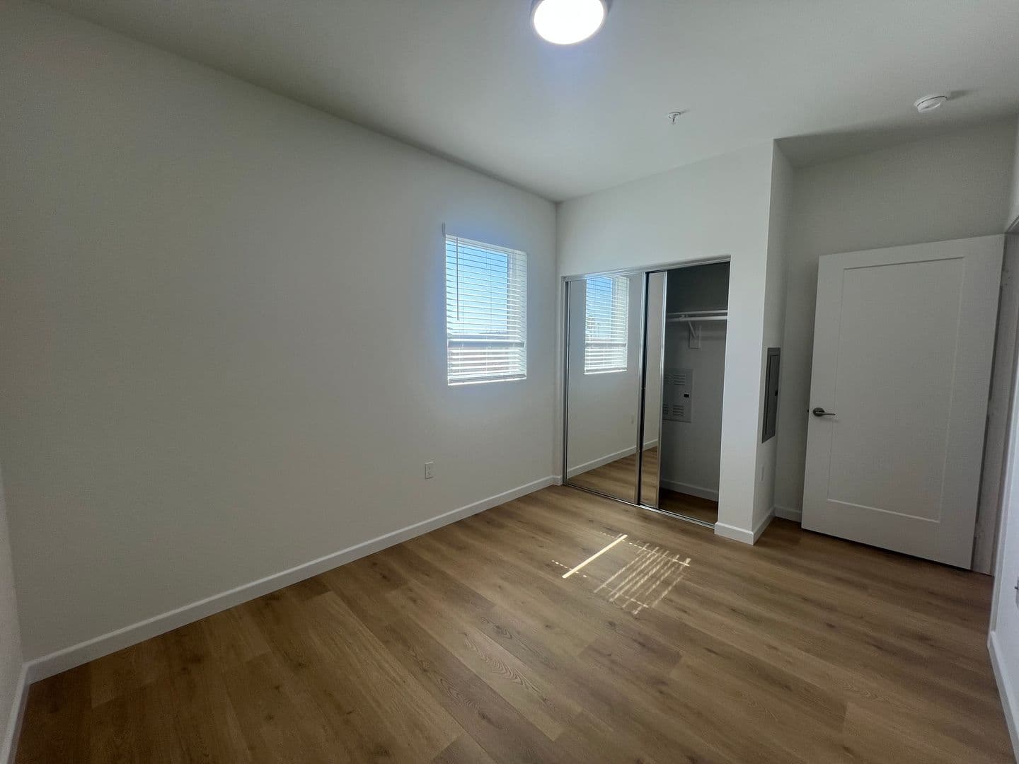 Los Angeles Apartment: 2900 S Orange Dr