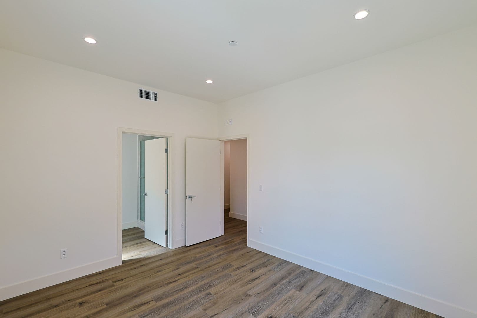 Los Angeles Apartment: 2616 Wellington Rd