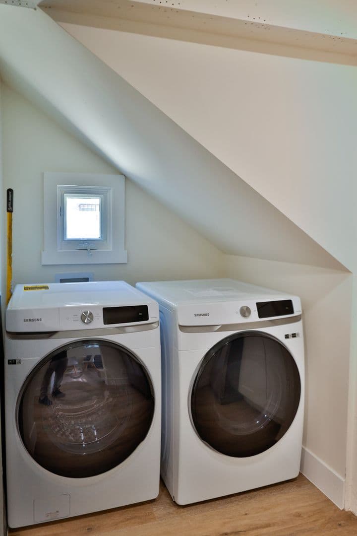 Los Angeles Apartment: 1426 W 27th St