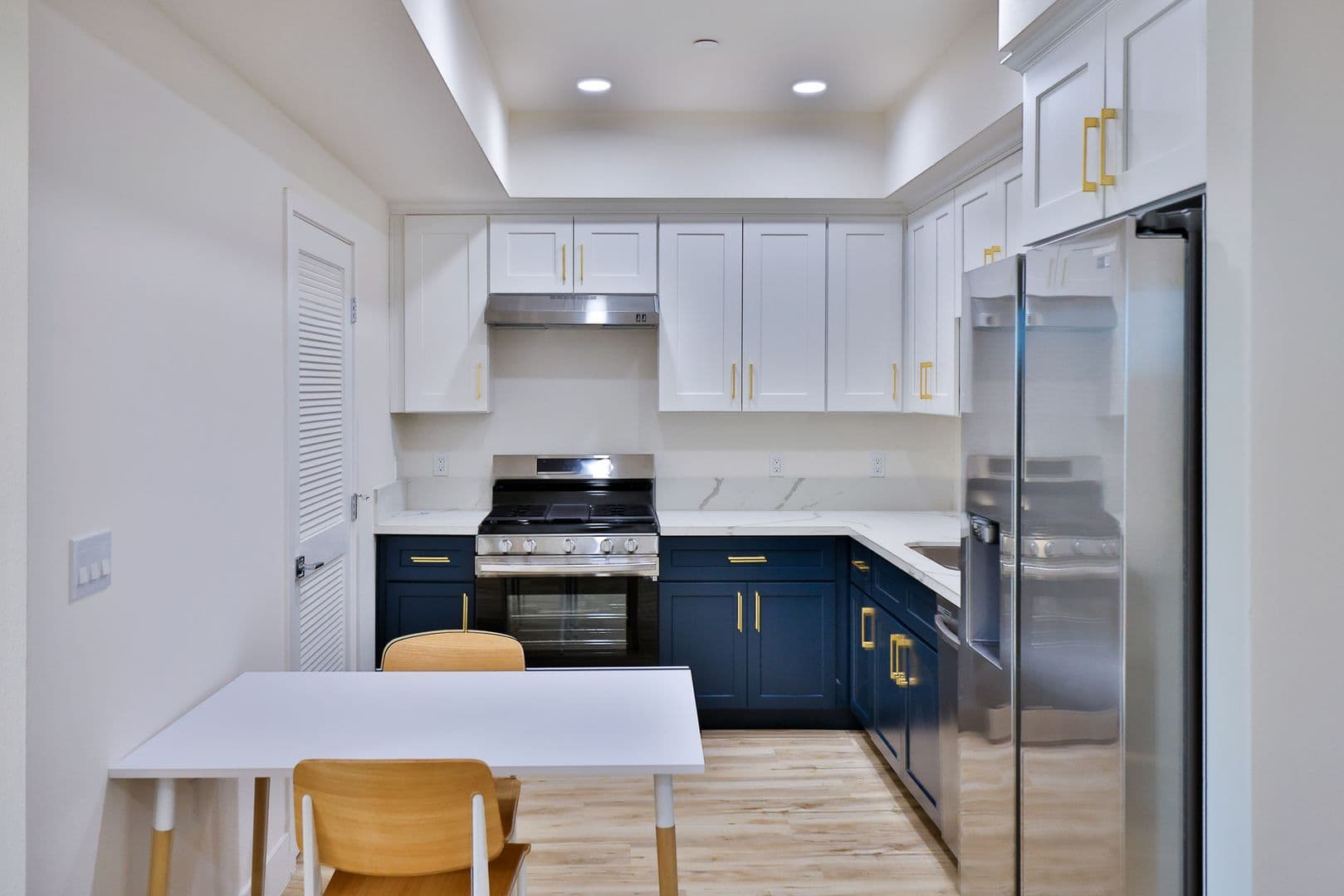 Los Angeles Apartment: 1421 W Adams Blvd
