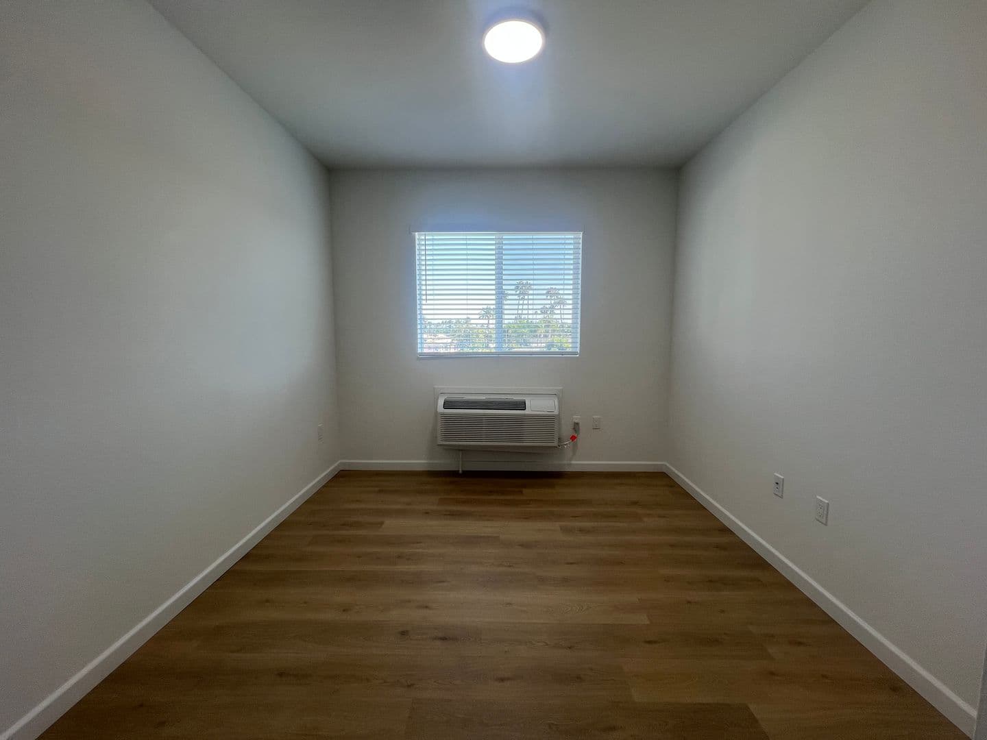 Los Angeles Apartment: 2900 S Orange Dr