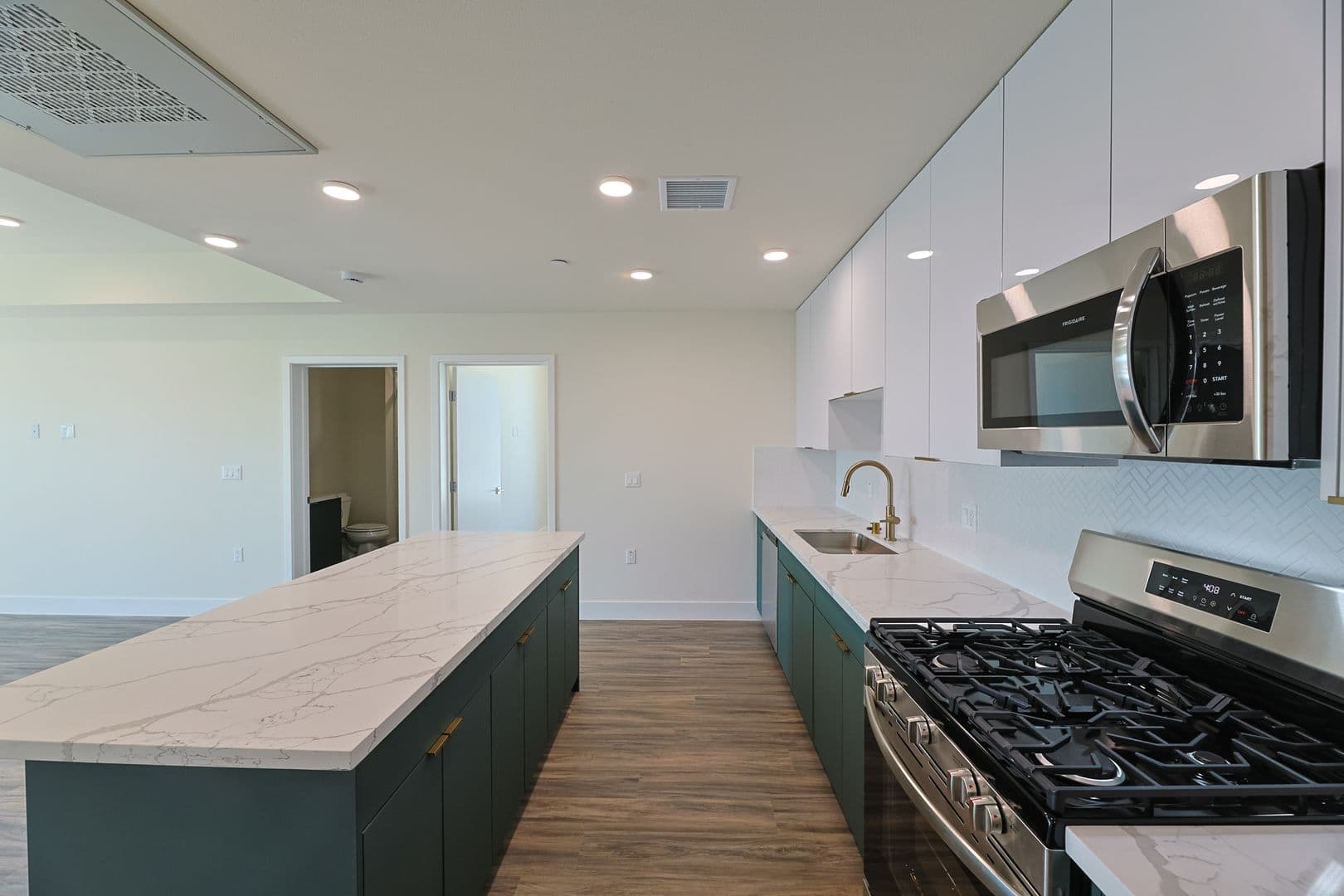 Los Angeles Apartment: 1037 Dewey Ave