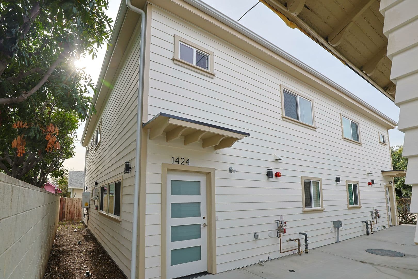 Los Angeles Apartment: 1422 W 29th St