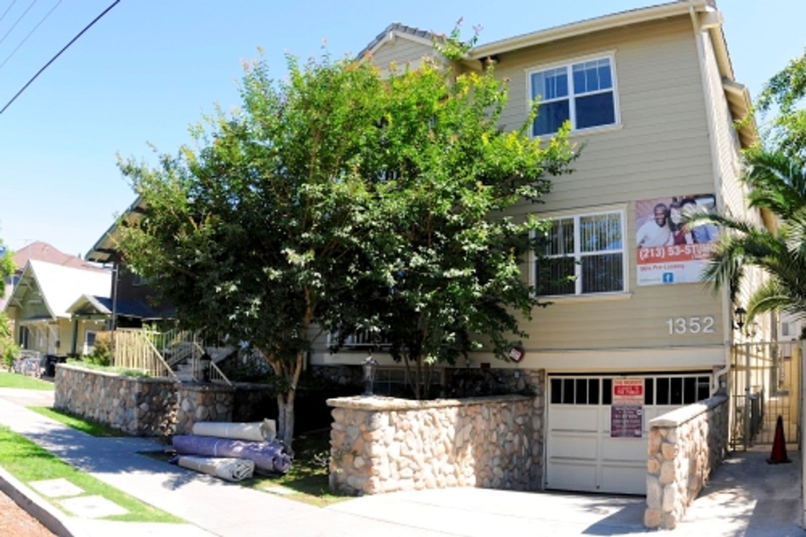 Los Angeles Apartment: 1352 W 29th St