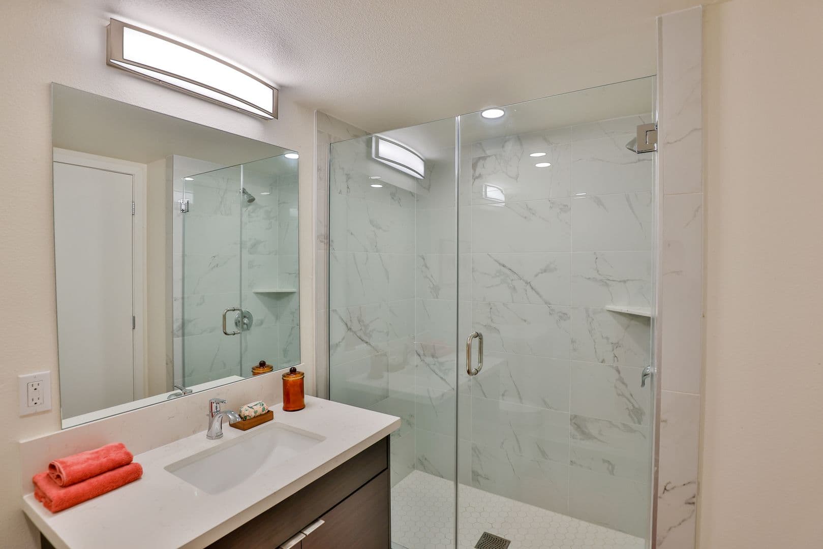 Los Angeles Apartment: 1164 W 37th Pl