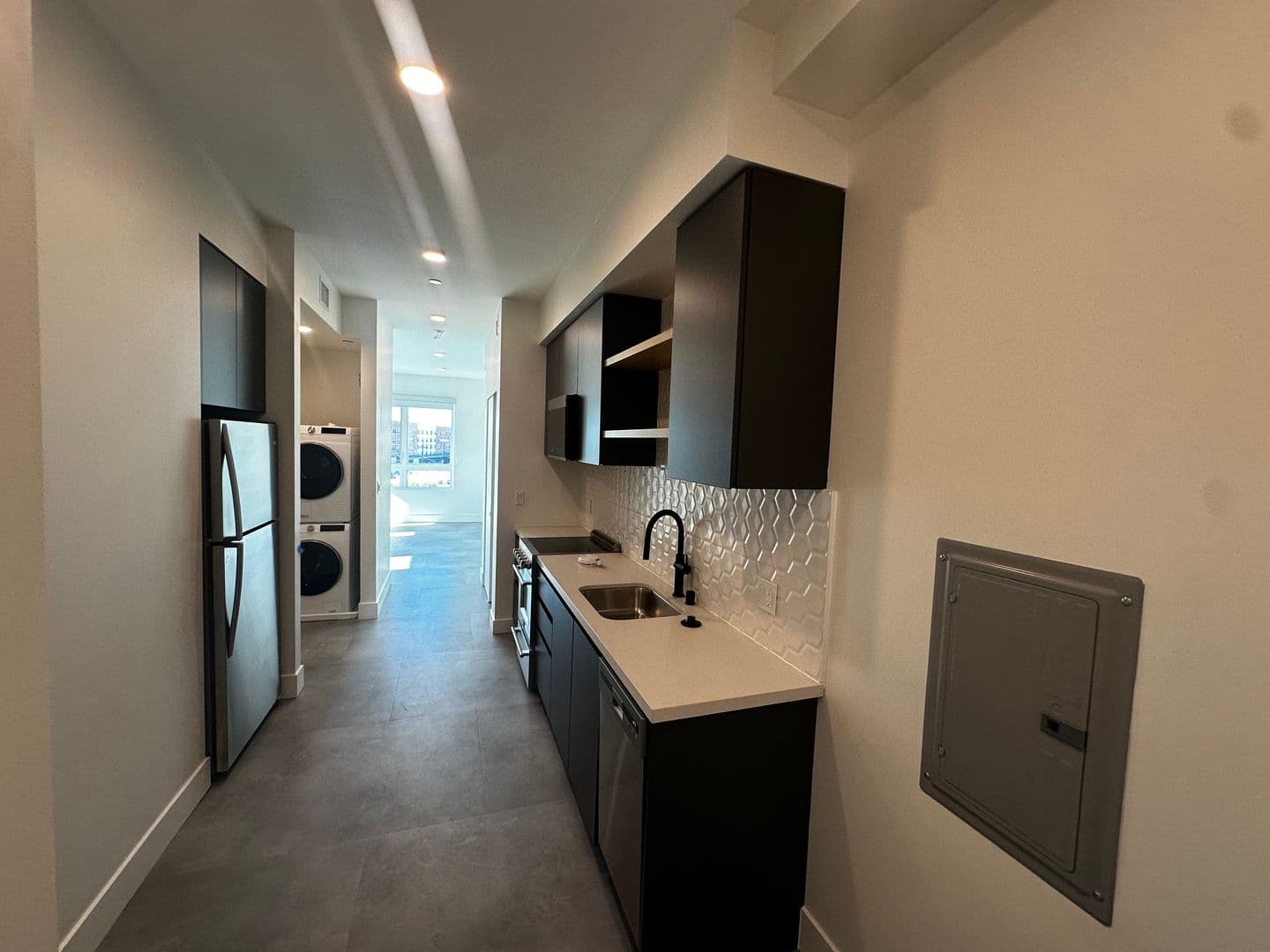 Los Angeles Apartment: 3450 W 43rd St