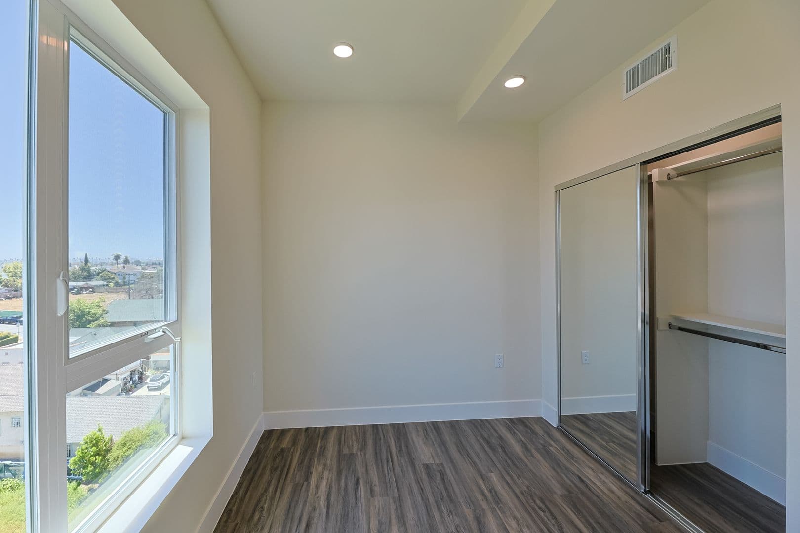 Los Angeles Apartment: 1037 Dewey Ave