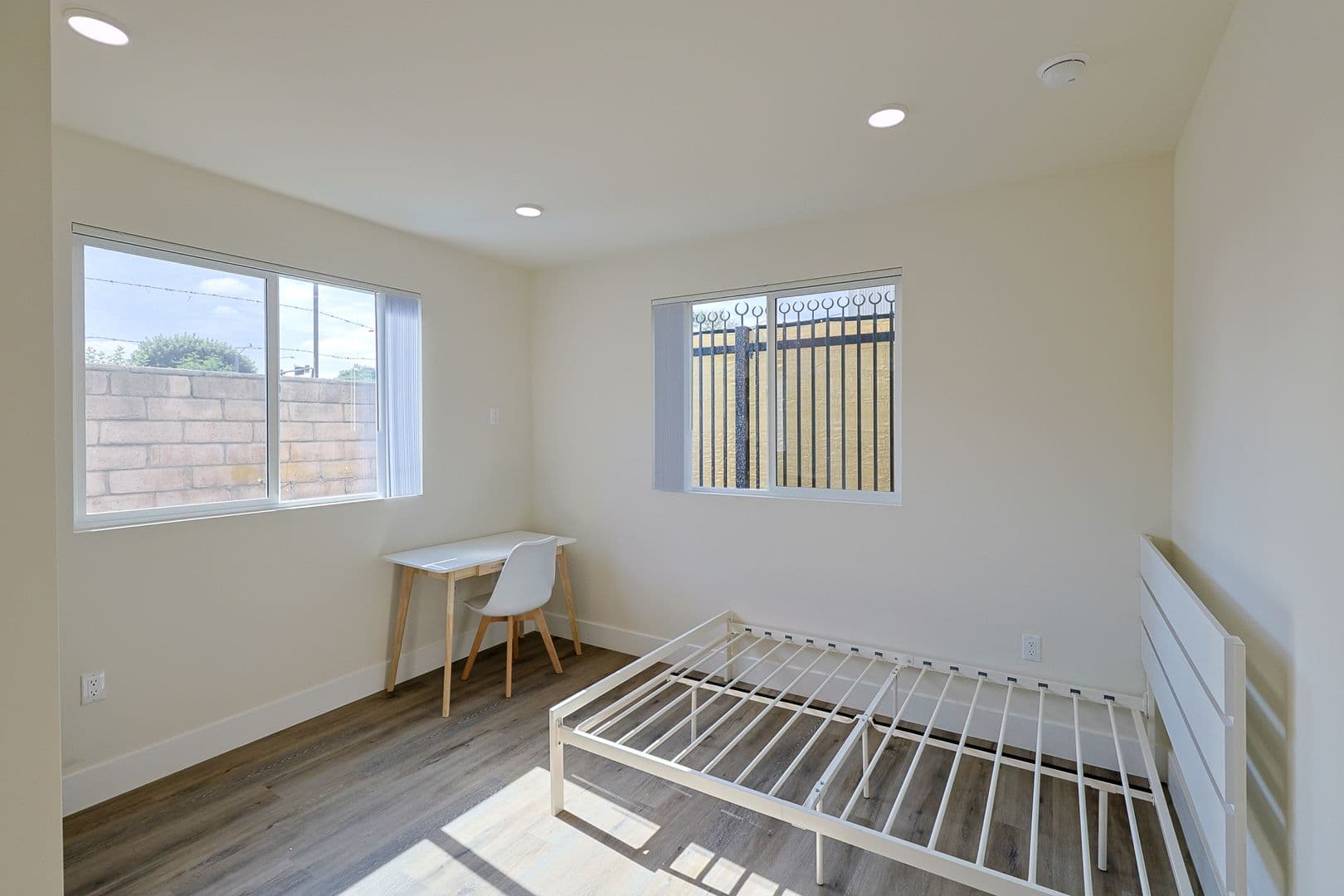 Los Angeles Apartment: 1118 W 37th Dr