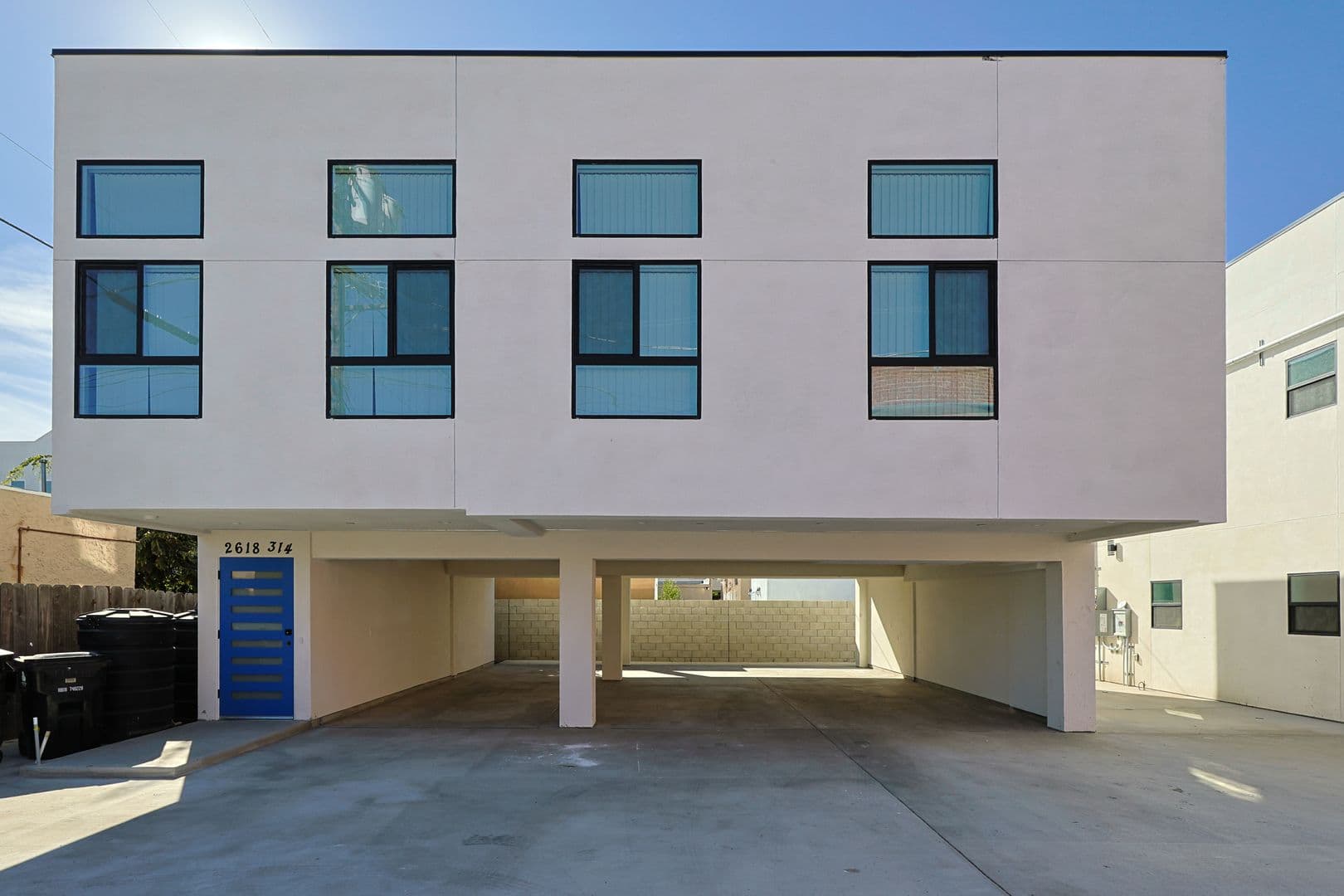 Los Angeles Apartment: 2616 Wellington Rd