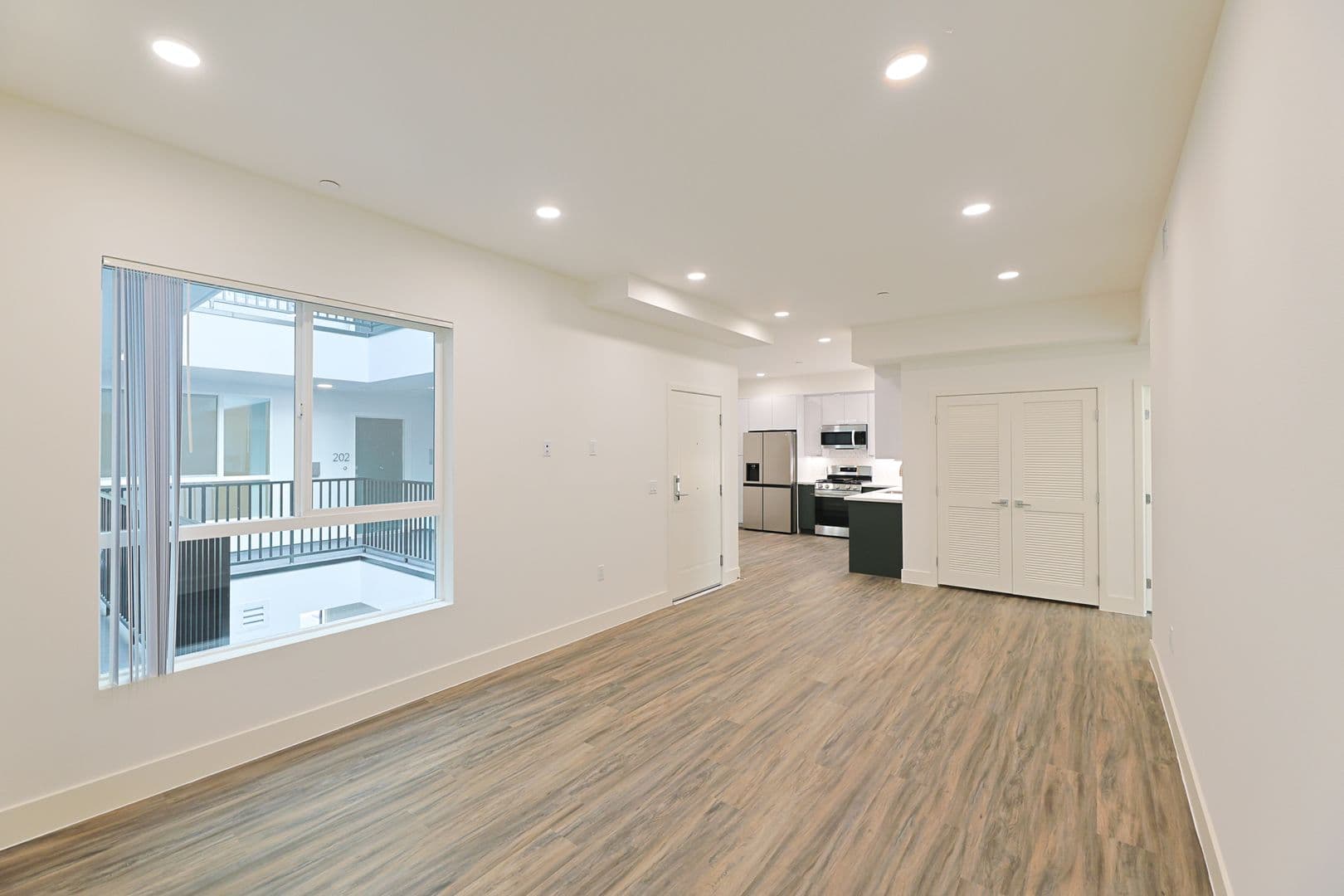 Los Angeles Apartment: 4000 Mont Clair St