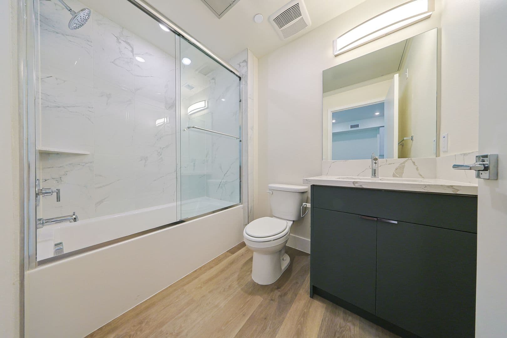 Los Angeles Apartment: 1317 W Jefferson Blvd