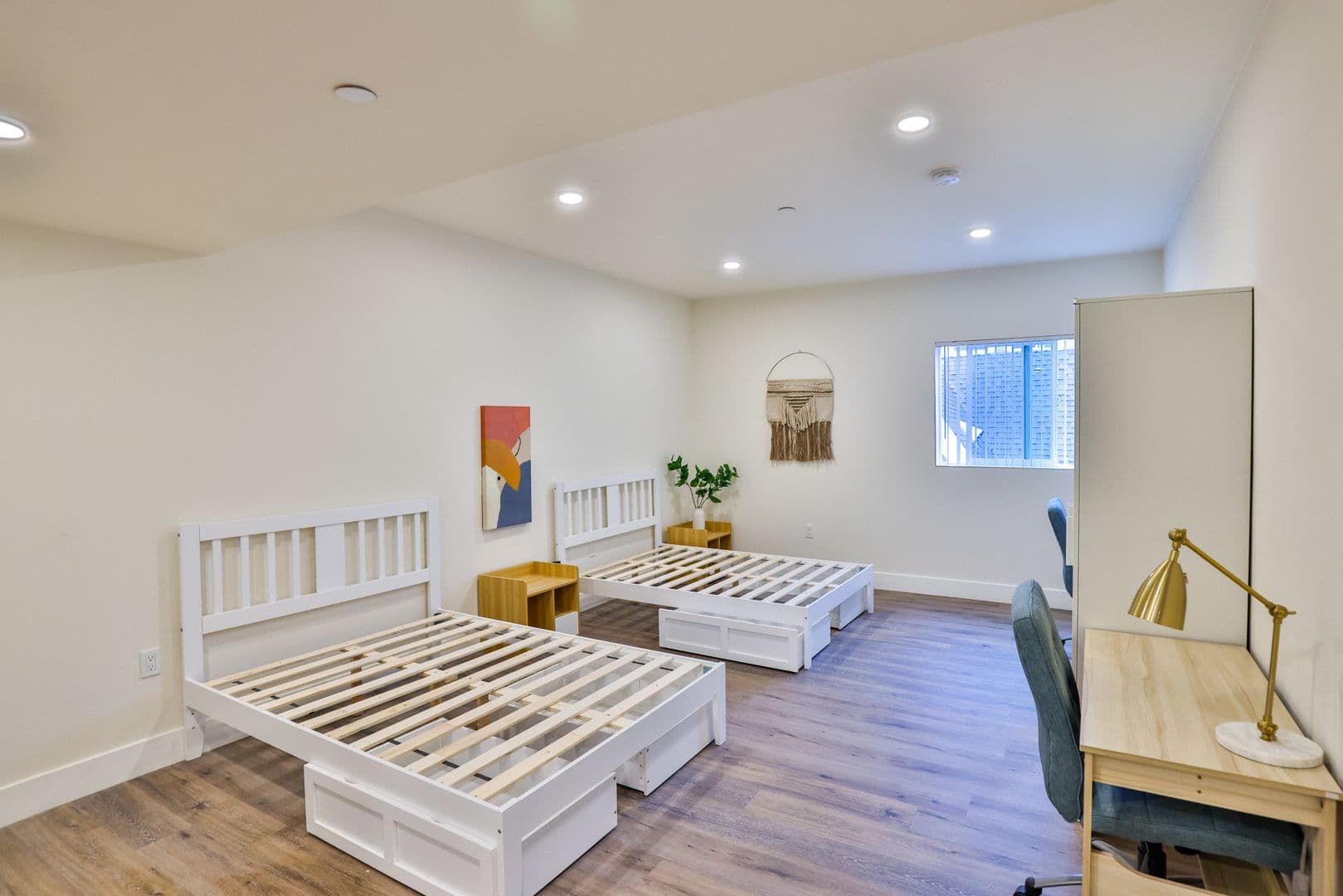 Los Angeles Apartment: 1164 W 37th Pl