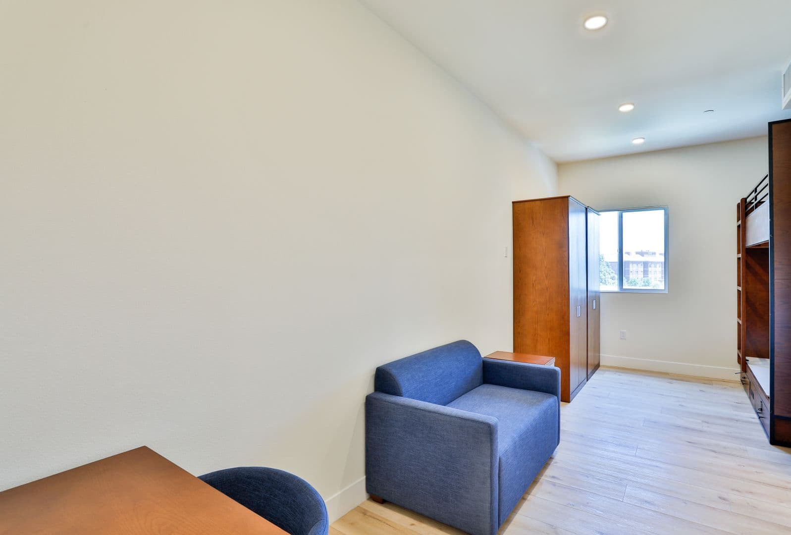 Los Angeles Apartment: 1073 Exposition Blvd