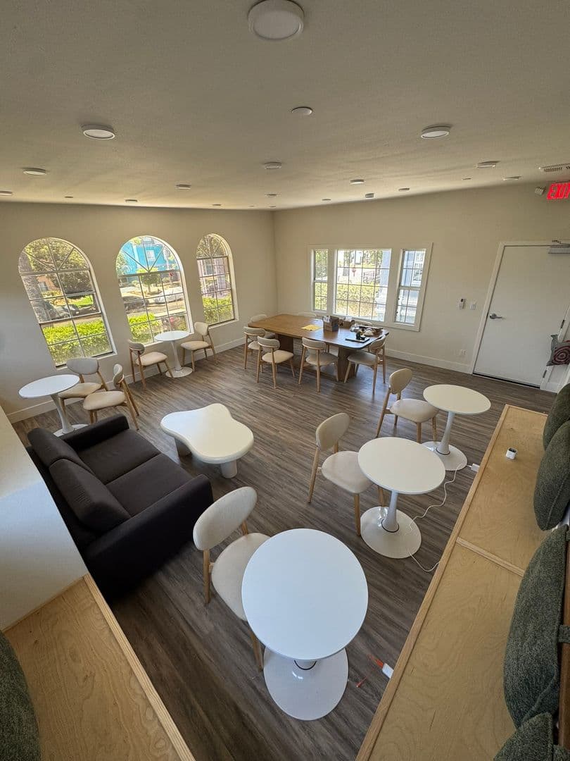 Los Angeles Apartment: 1310 S Gramercy Pl