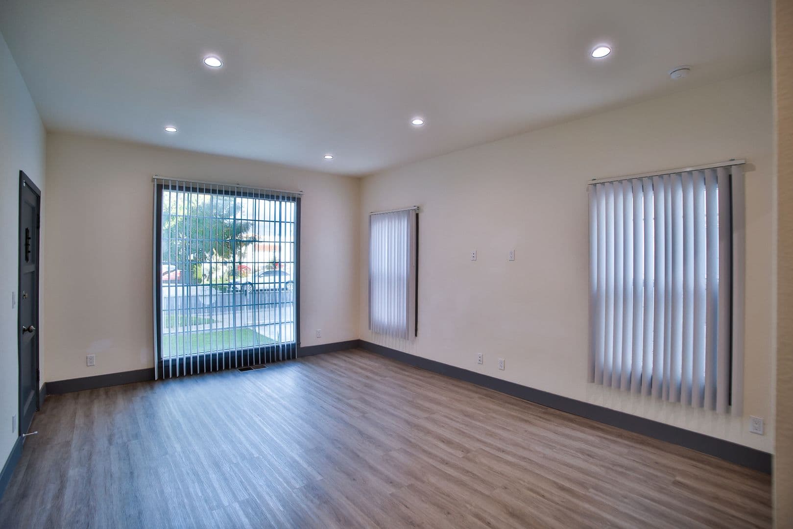 Los Angeles Apartment: 3015 Virginia Rd