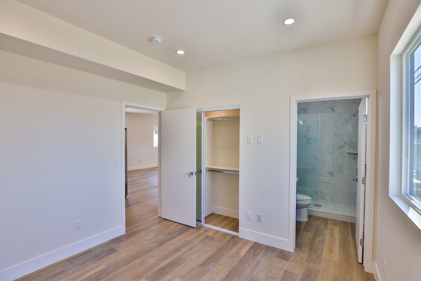 Los Angeles Apartment: 5536 Lexington Ave