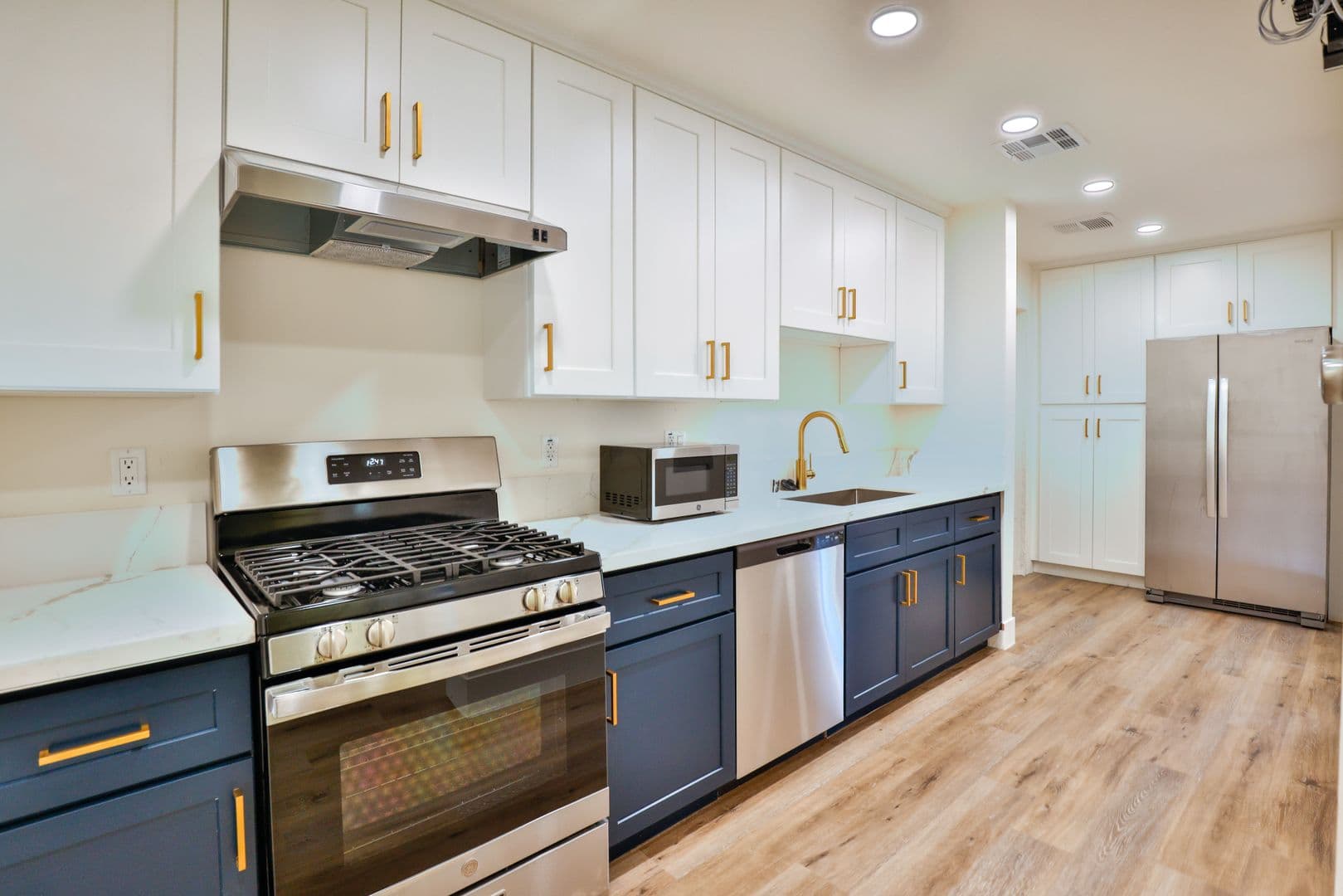 Los Angeles Apartment: 1426 W 27th St