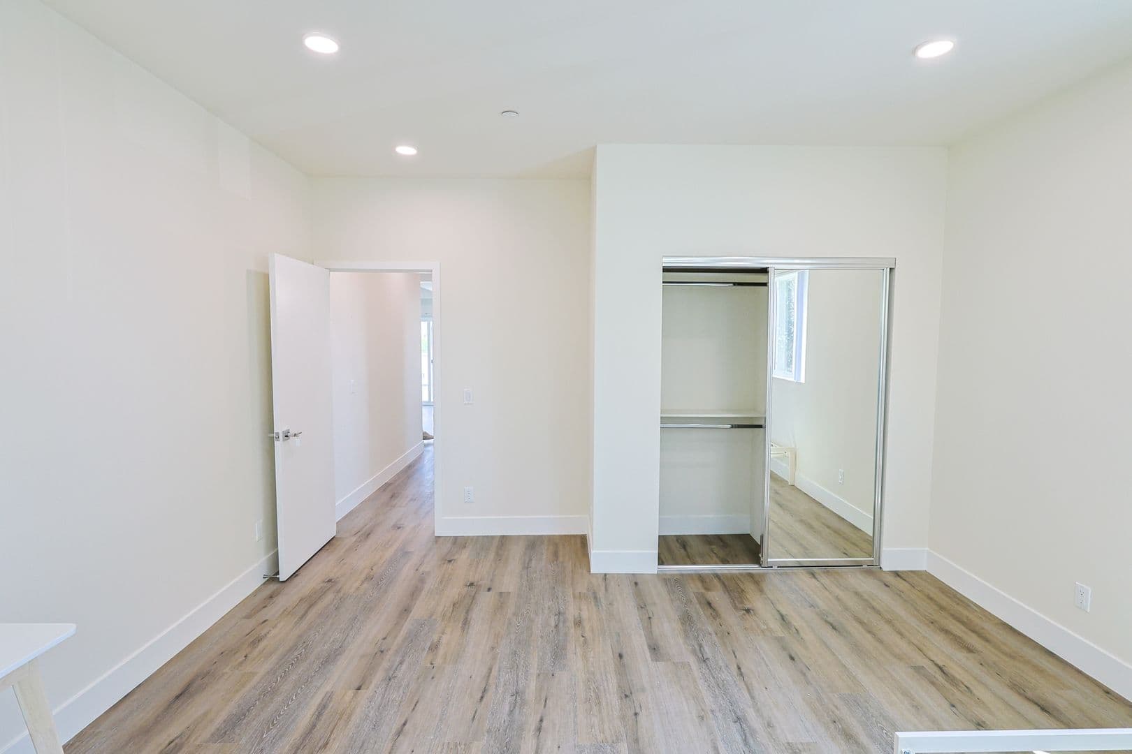 Los Angeles Apartment: 1189 W 37th Pl