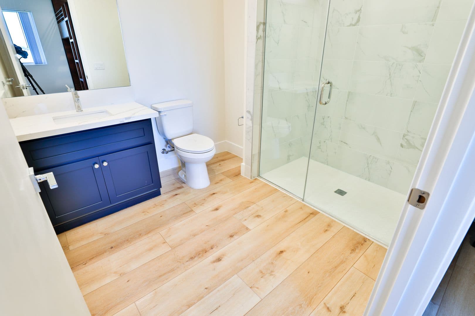 Los Angeles Apartment: 1073 Exposition Blvd