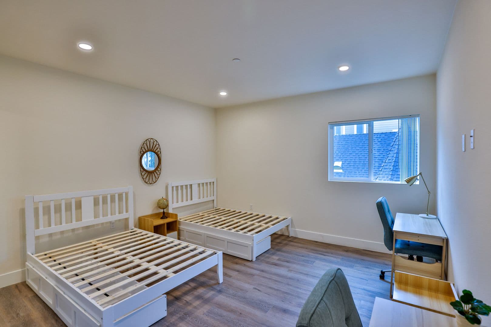 Los Angeles Apartment: 1164 W 37th Pl