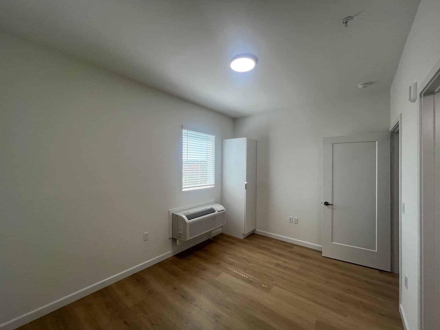Los Angeles Apartment: 2900 S Orange Dr