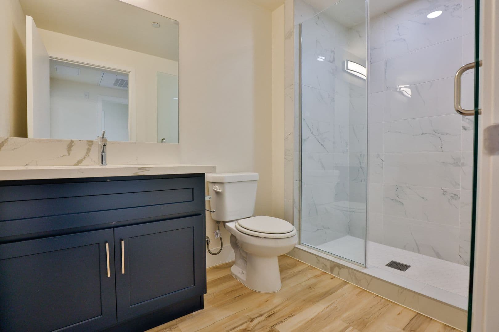 Los Angeles Apartment: 1421 W Adams Blvd