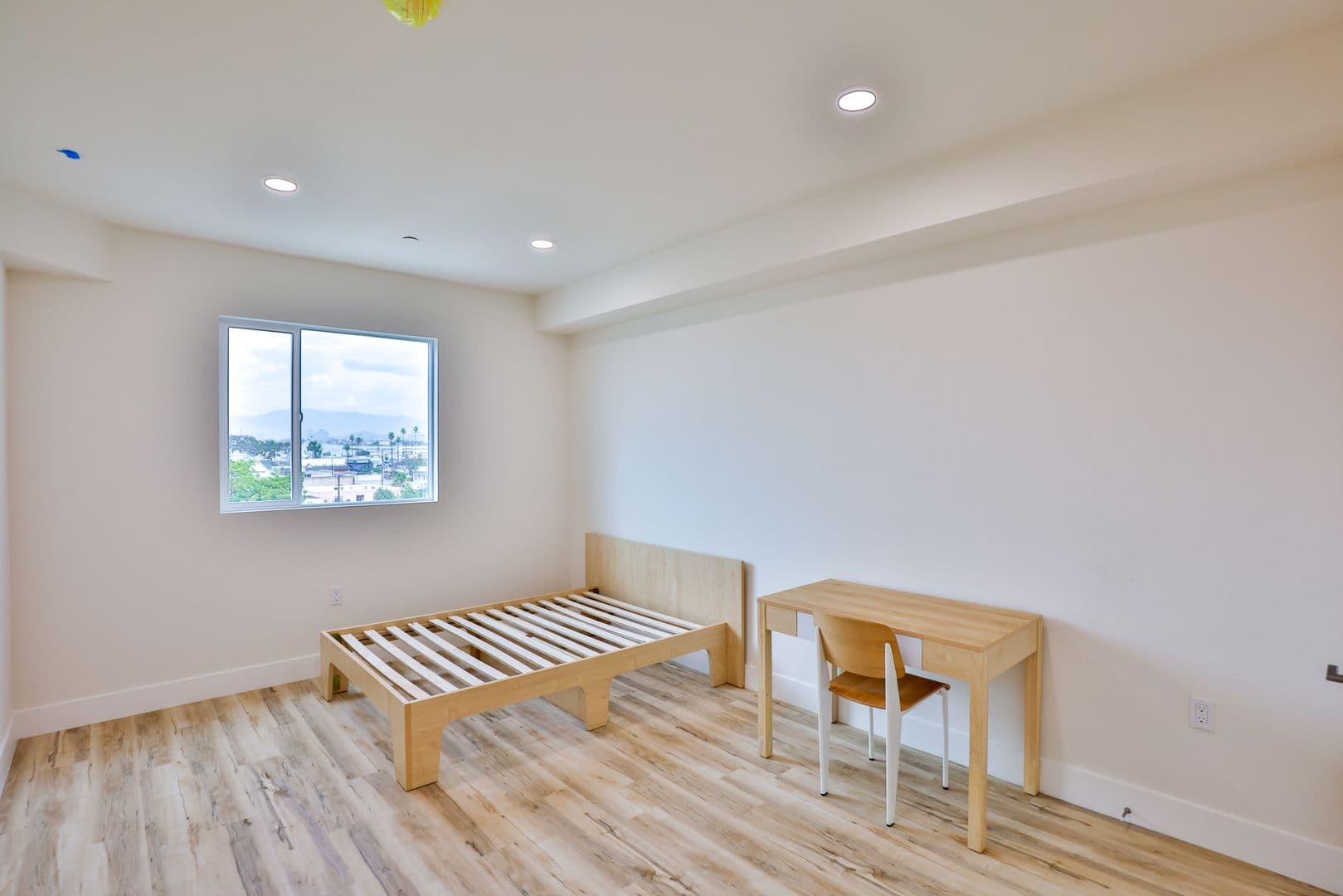 Los Angeles Apartment: 1421 W Adams Blvd