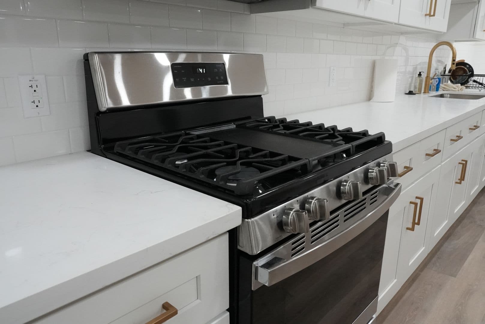 Los Angeles Apartment: 1352 W 29th St