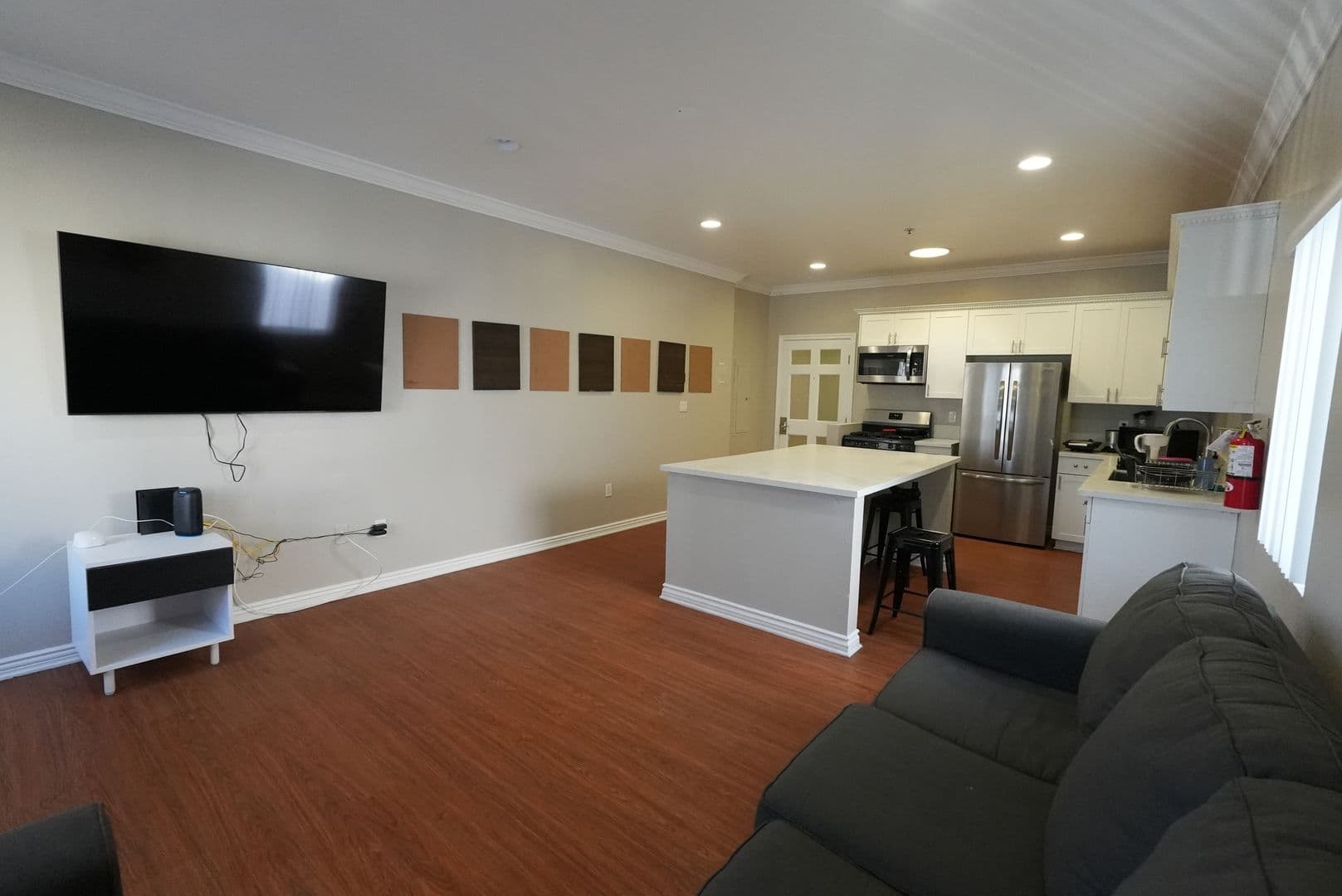 Los Angeles Apartment: 668 W 28th St