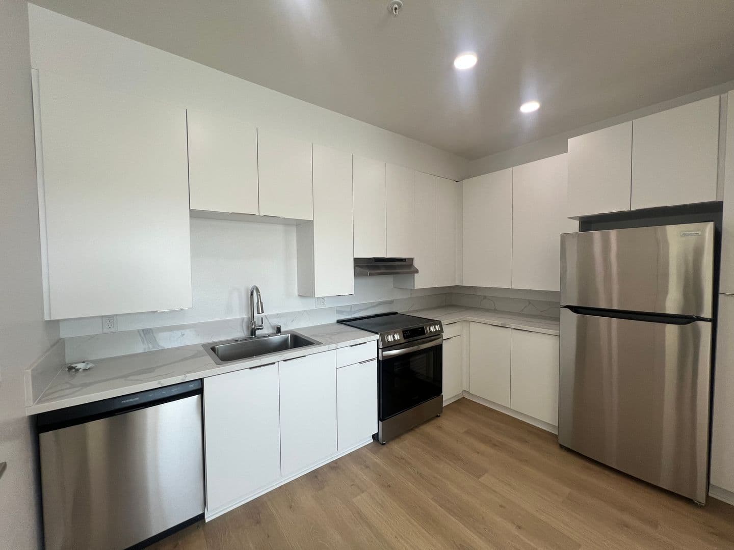 Los Angeles Apartment: 2900 S Orange Dr