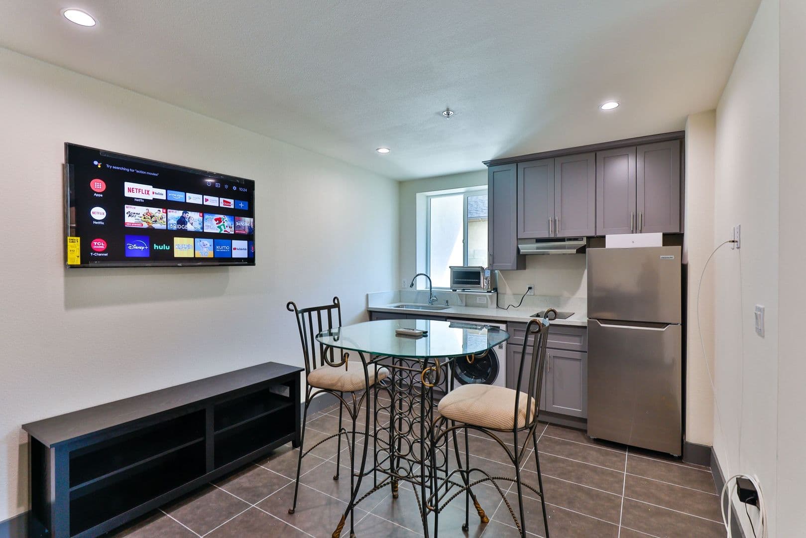 Los Angeles Apartment: 1155 W 36th Pl