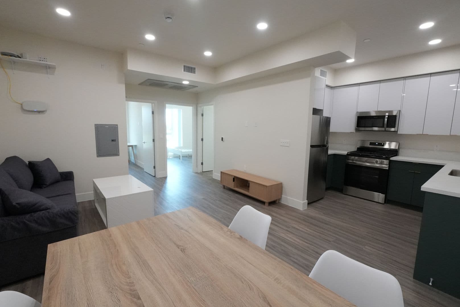 Los Angeles Apartment: 1192 W 35th St