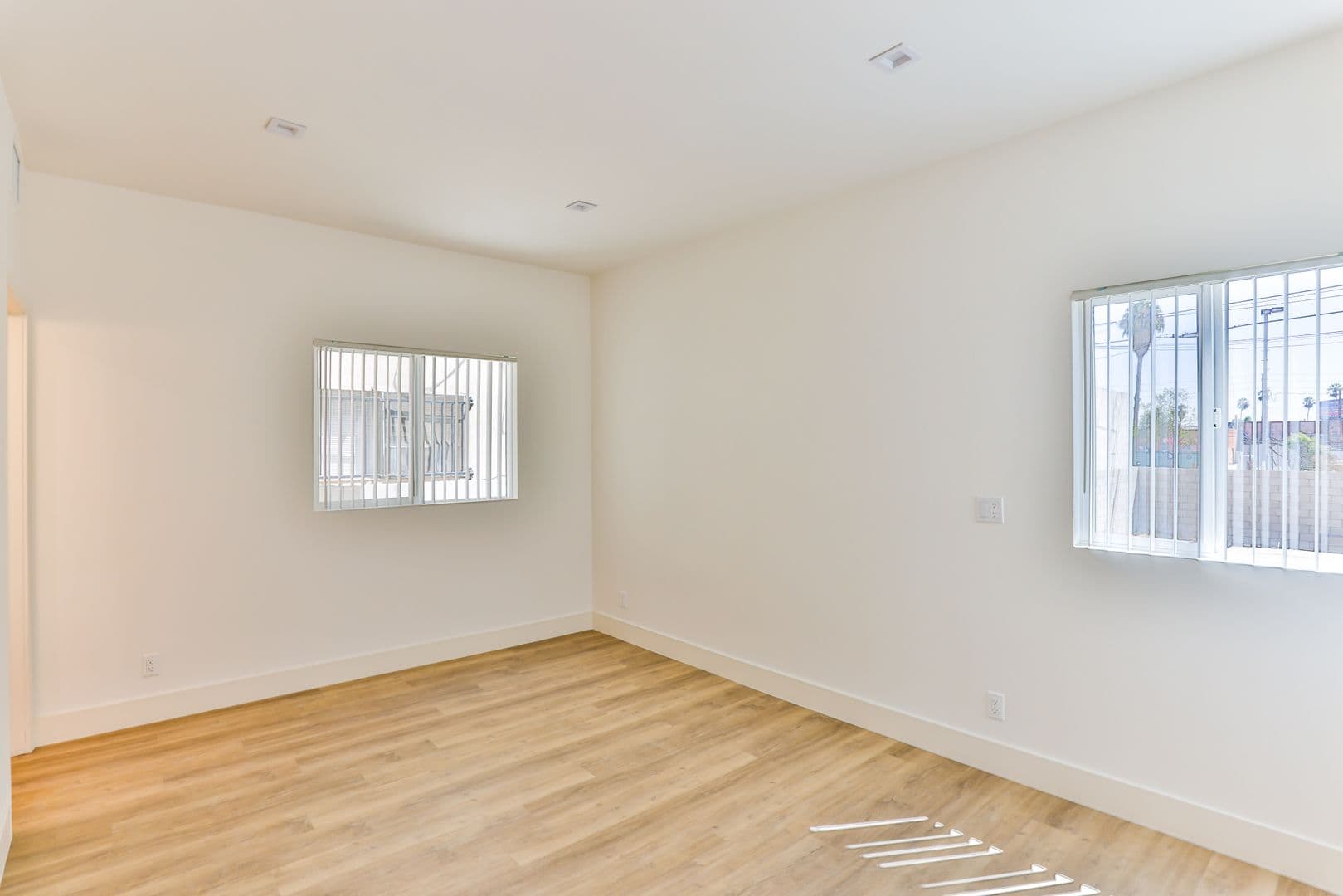 Los Angeles Apartment: 5536 Lexington Ave