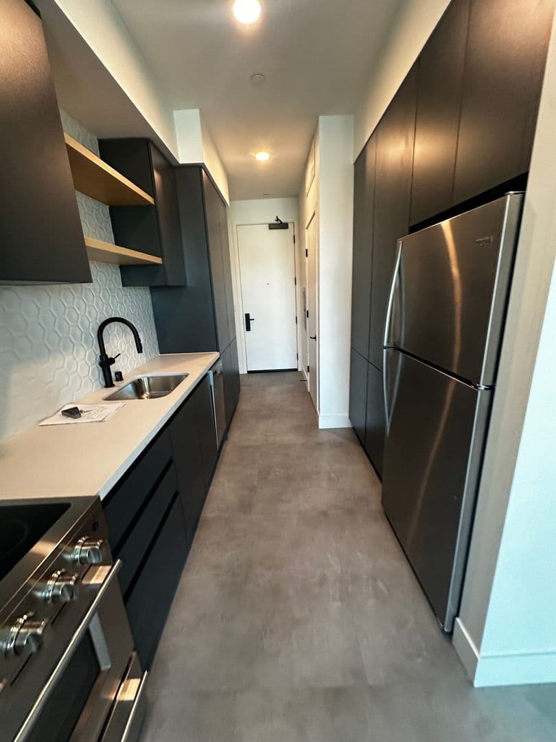 Los Angeles Apartment: 3450 W 43rd St