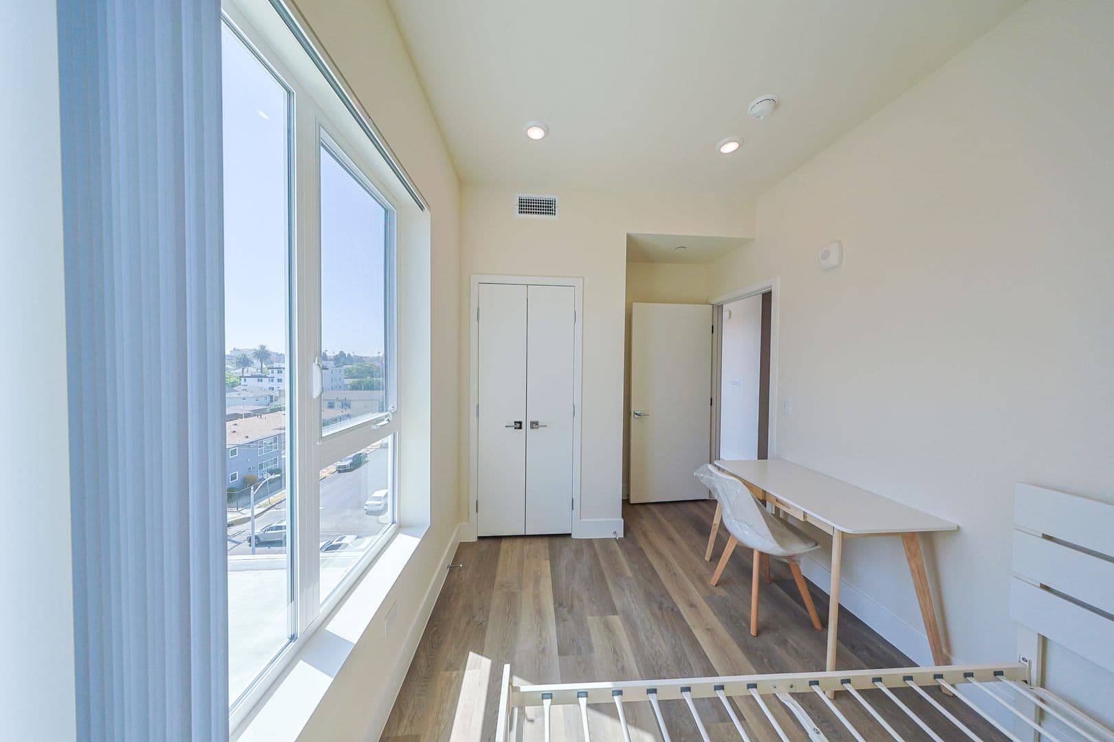 Los Angeles Apartment: 1317 W Jefferson Blvd