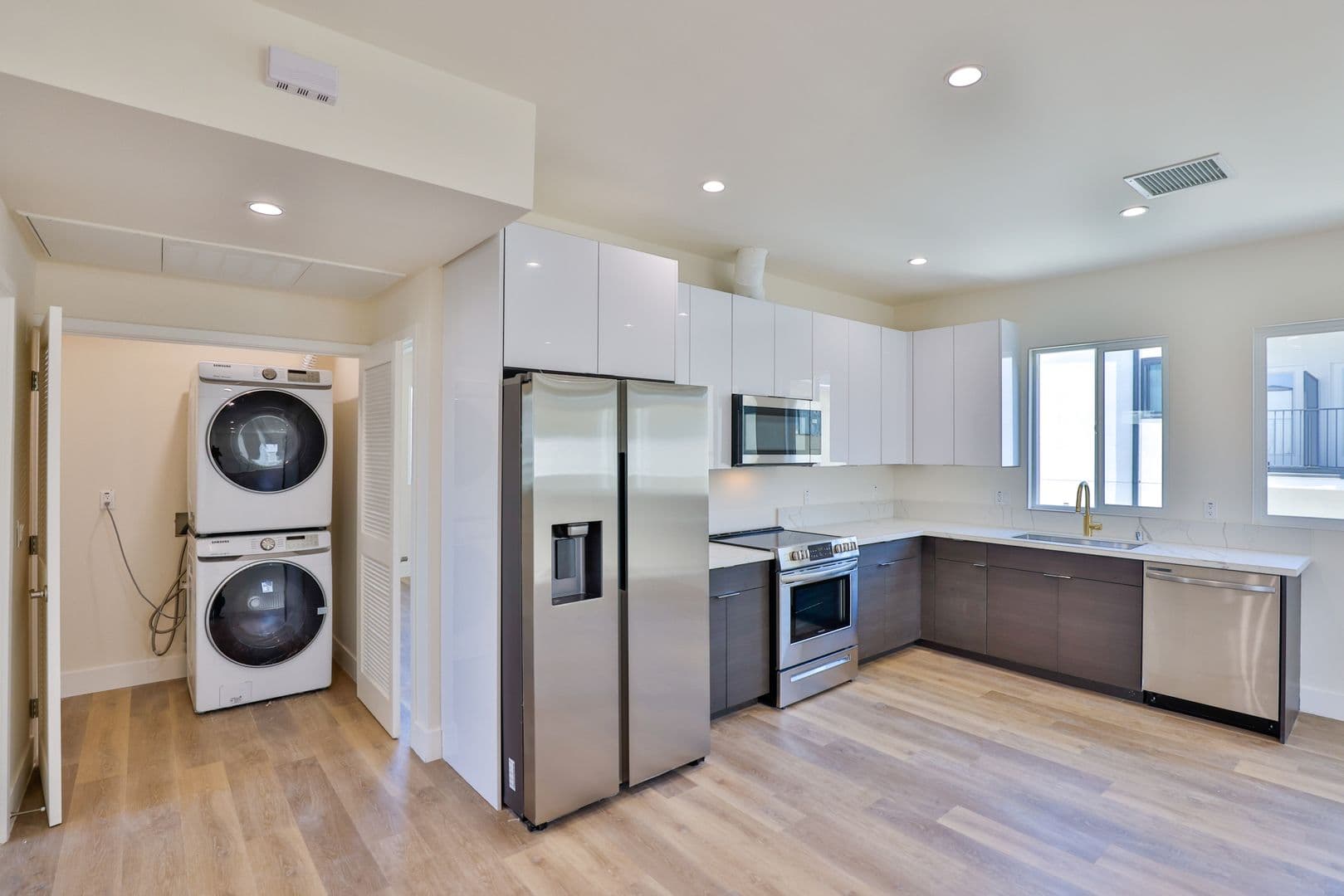 Los Angeles Apartment: 5536 Lexington Ave