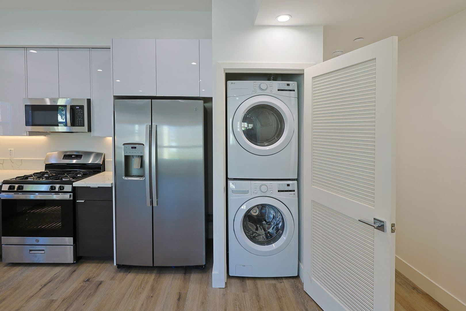 Los Angeles Apartment: 2616 Wellington Rd
