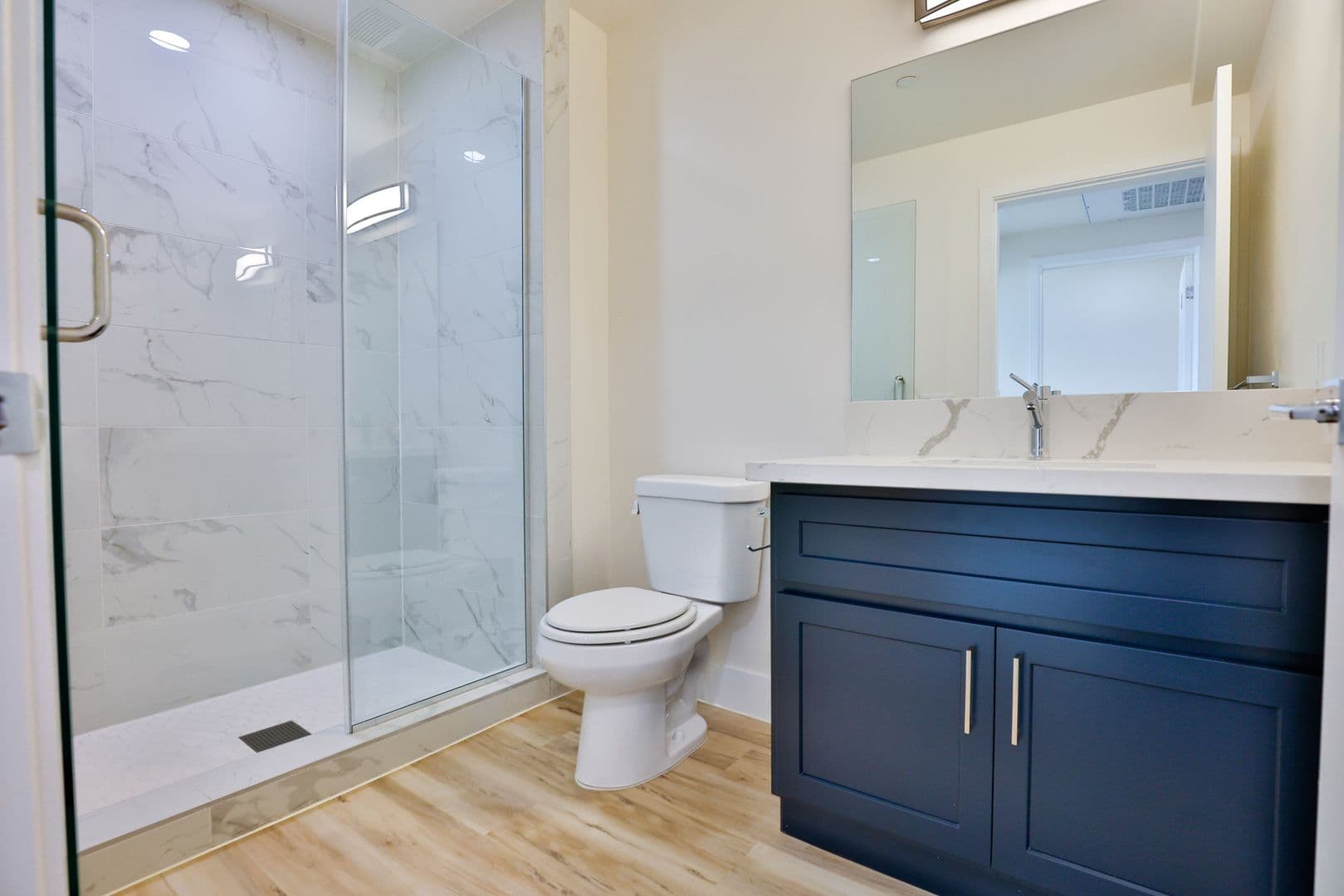 Los Angeles Apartment: 1421 W Adams Blvd