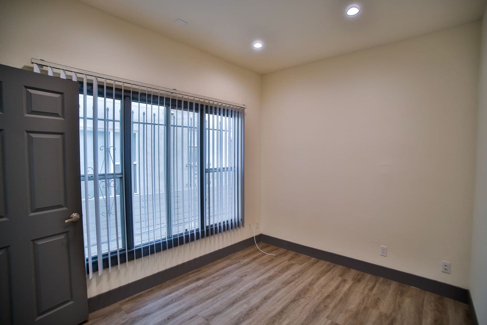 Los Angeles Apartment: 3015 Virginia Rd