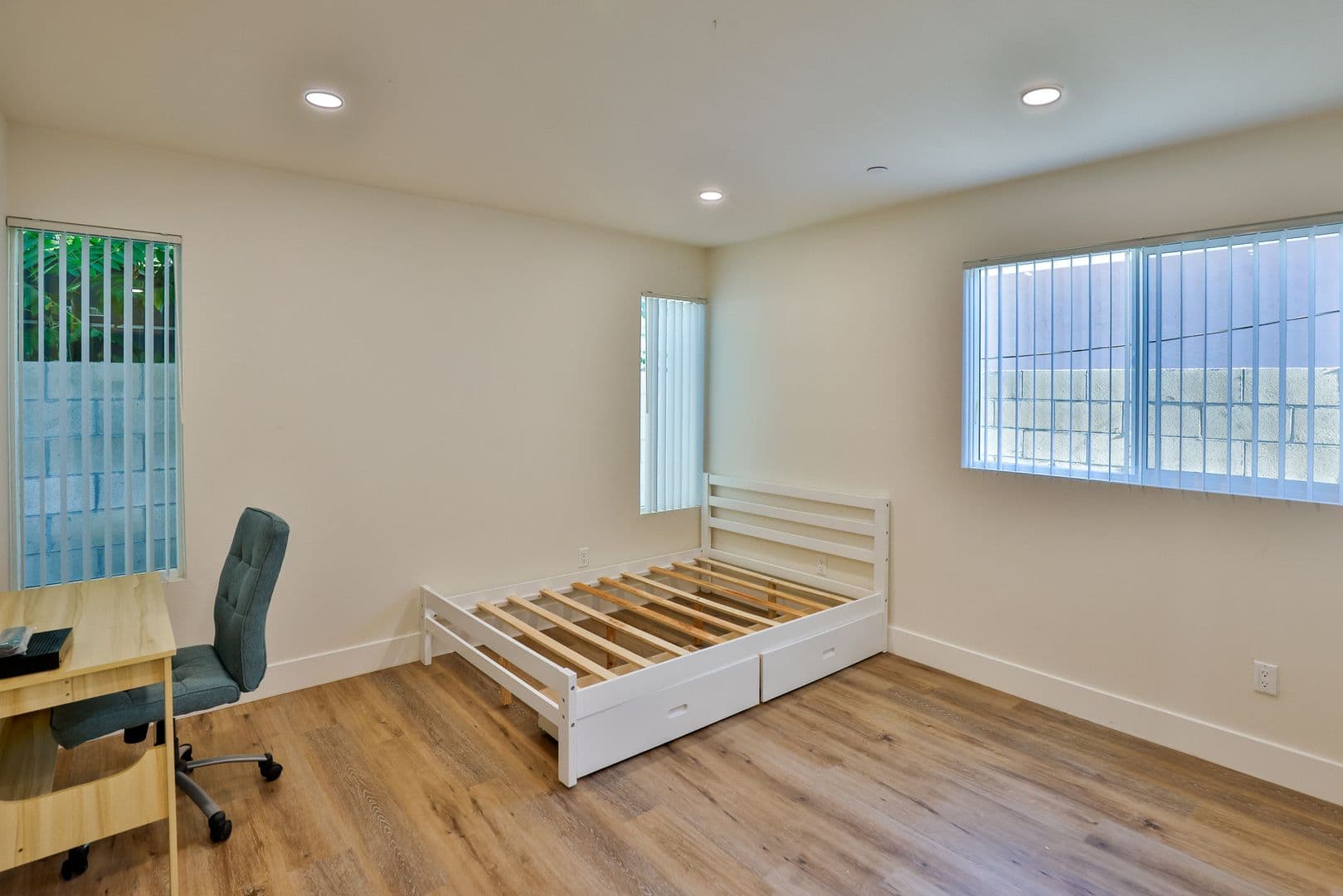 Los Angeles Apartment: 1164 W 37th Pl