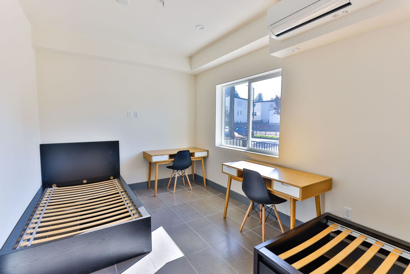 Los Angeles Apartment: 1155 W 36th Pl
