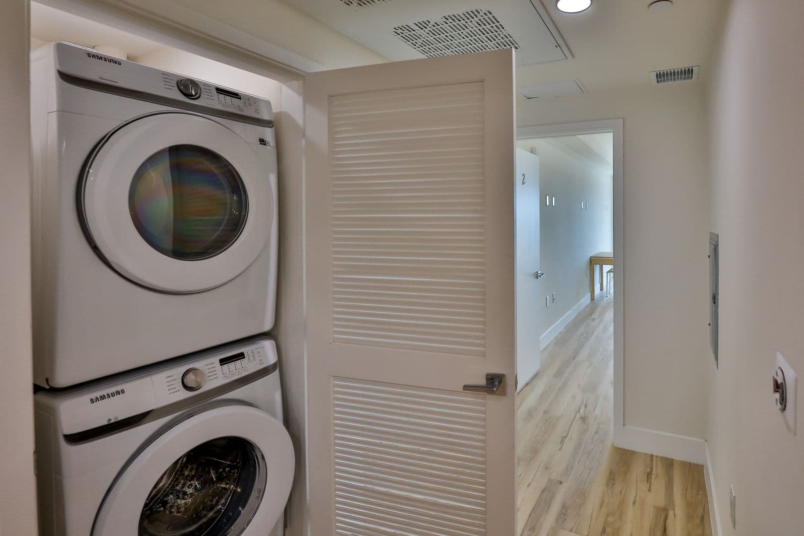 Los Angeles Apartment: 1421 W Adams Blvd