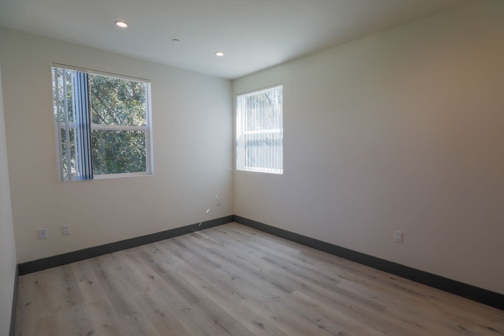 Los Angeles Apartment: 1180 W 37th Pl