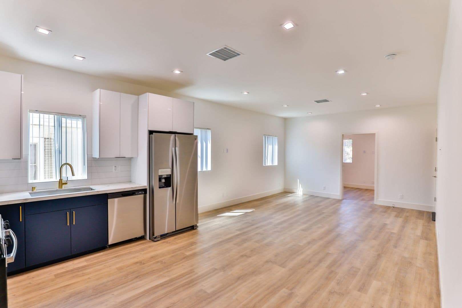 Los Angeles Apartment: 5536 Lexington Ave