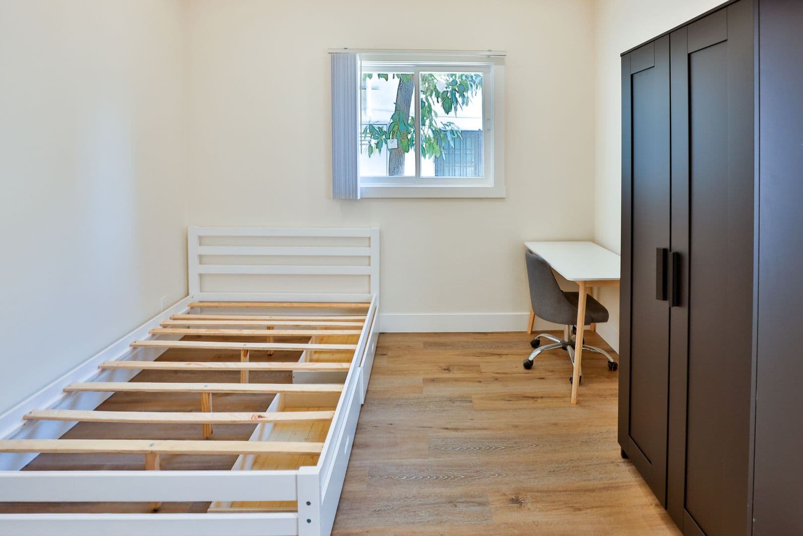 Los Angeles Apartment: 1426 W 27th St