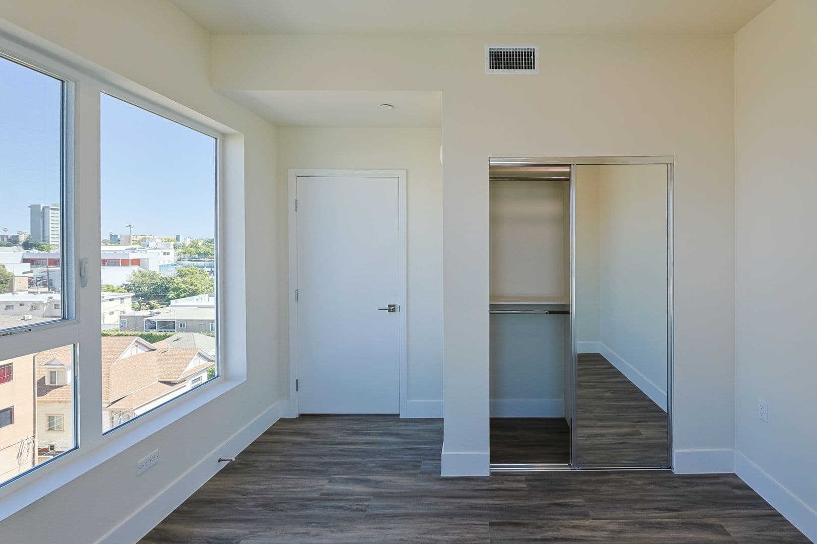 Los Angeles Apartment: 1037 Dewey Ave
