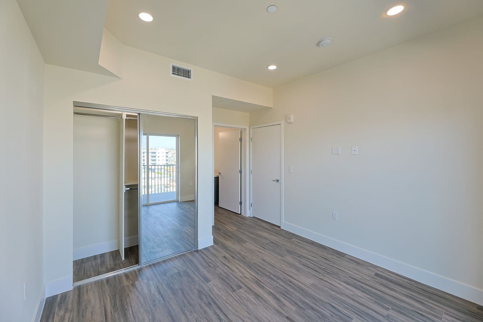Los Angeles Apartment: 1037 Dewey Ave