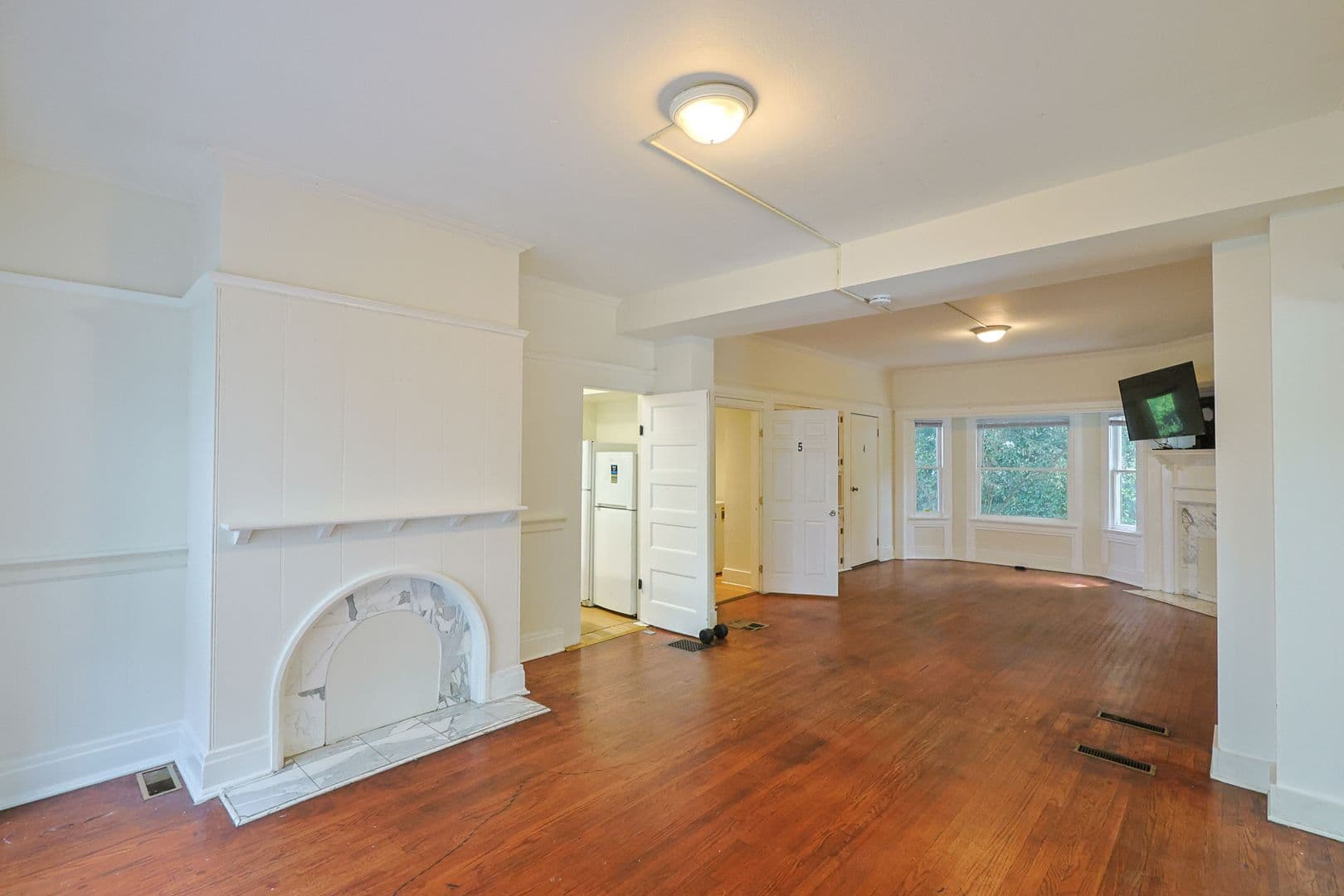 Los Angeles Apartment: 1179 W 28th St