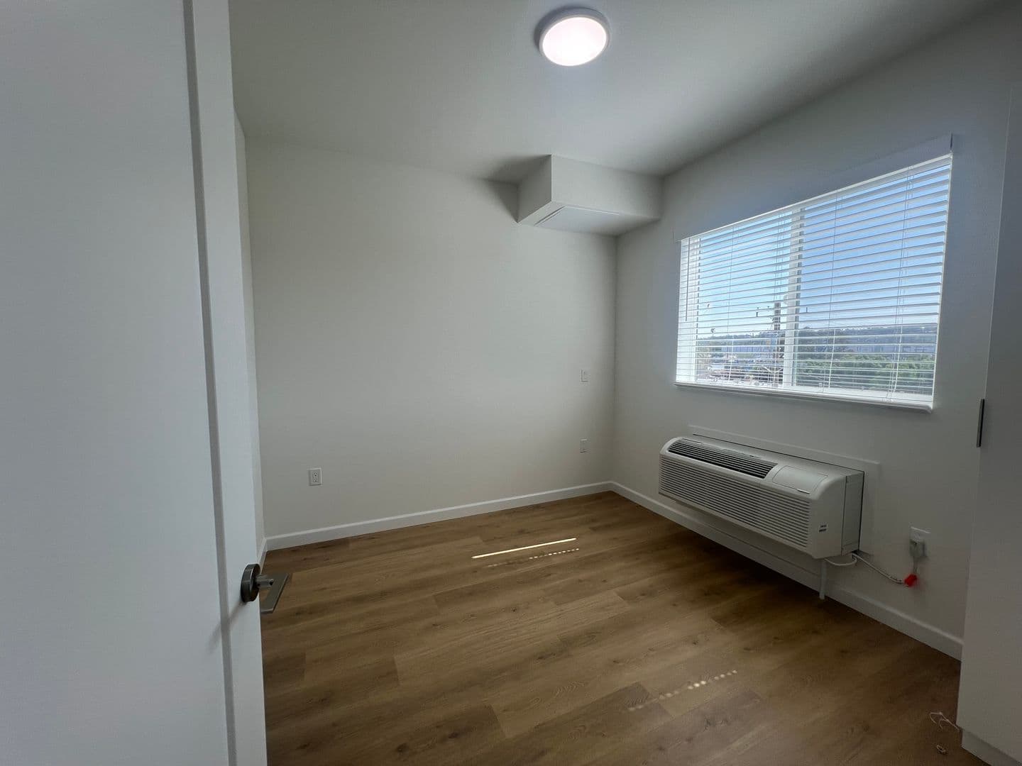 Los Angeles Apartment: 2900 S Orange Dr