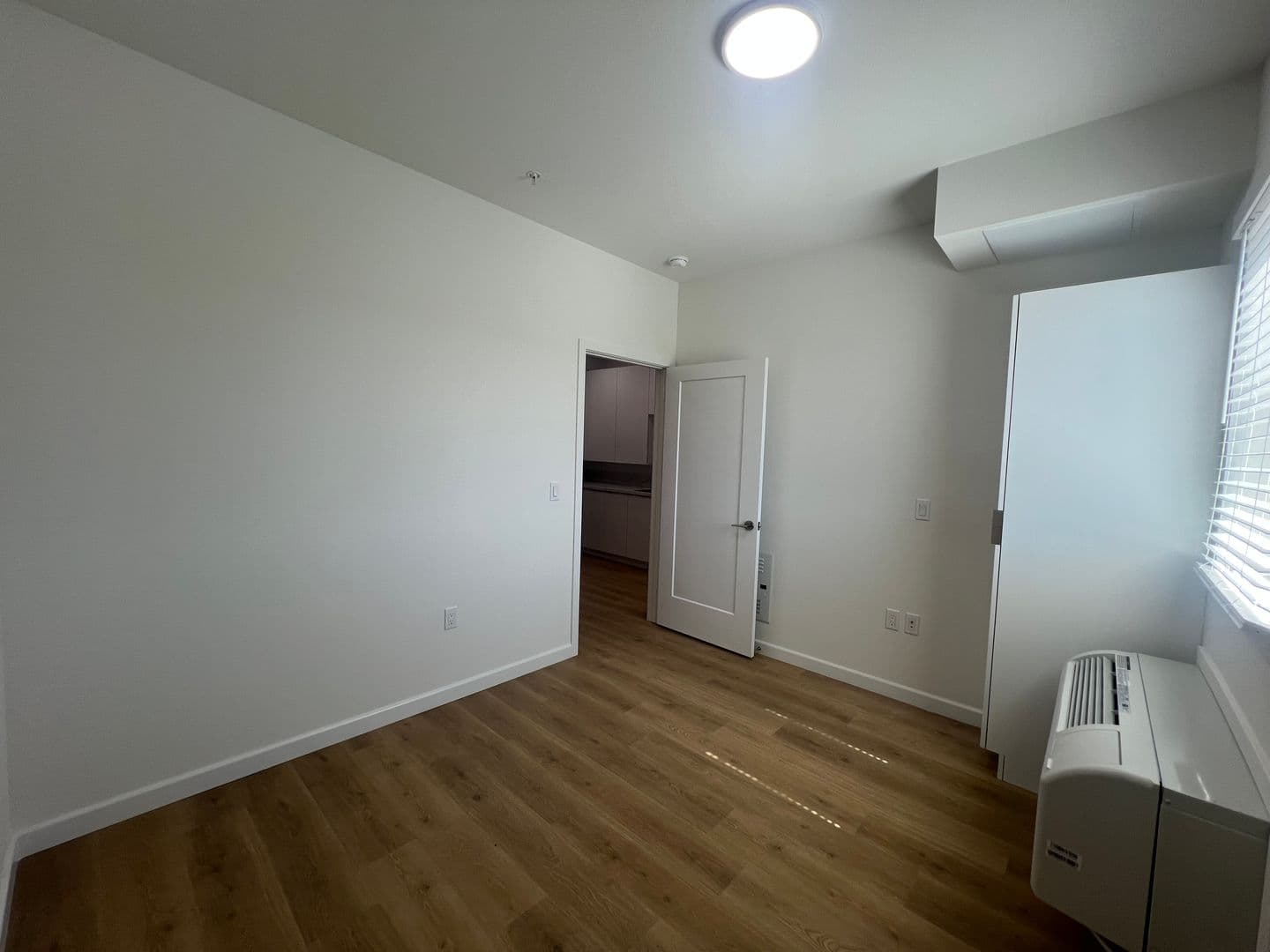 Los Angeles Apartment: 2900 S Orange Dr